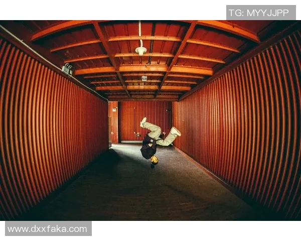 广州街舞队的阵地战体系与街舞战术的深度解析与实践探讨 广州街舞队的阵地战体系与街舞战术的深度解析与实践探讨