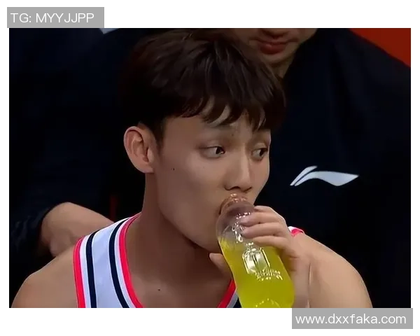 足球明星假装受伤引发争议网友热议运动员的真实与表演界限 足球明星假装受伤引发争议网友热议运动员的真实与表演界限